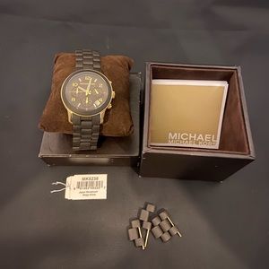 Michael Kors Quartz Chronograph with brown silicone strap - 38mm